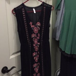 Navy maxi with pretty details, size medium